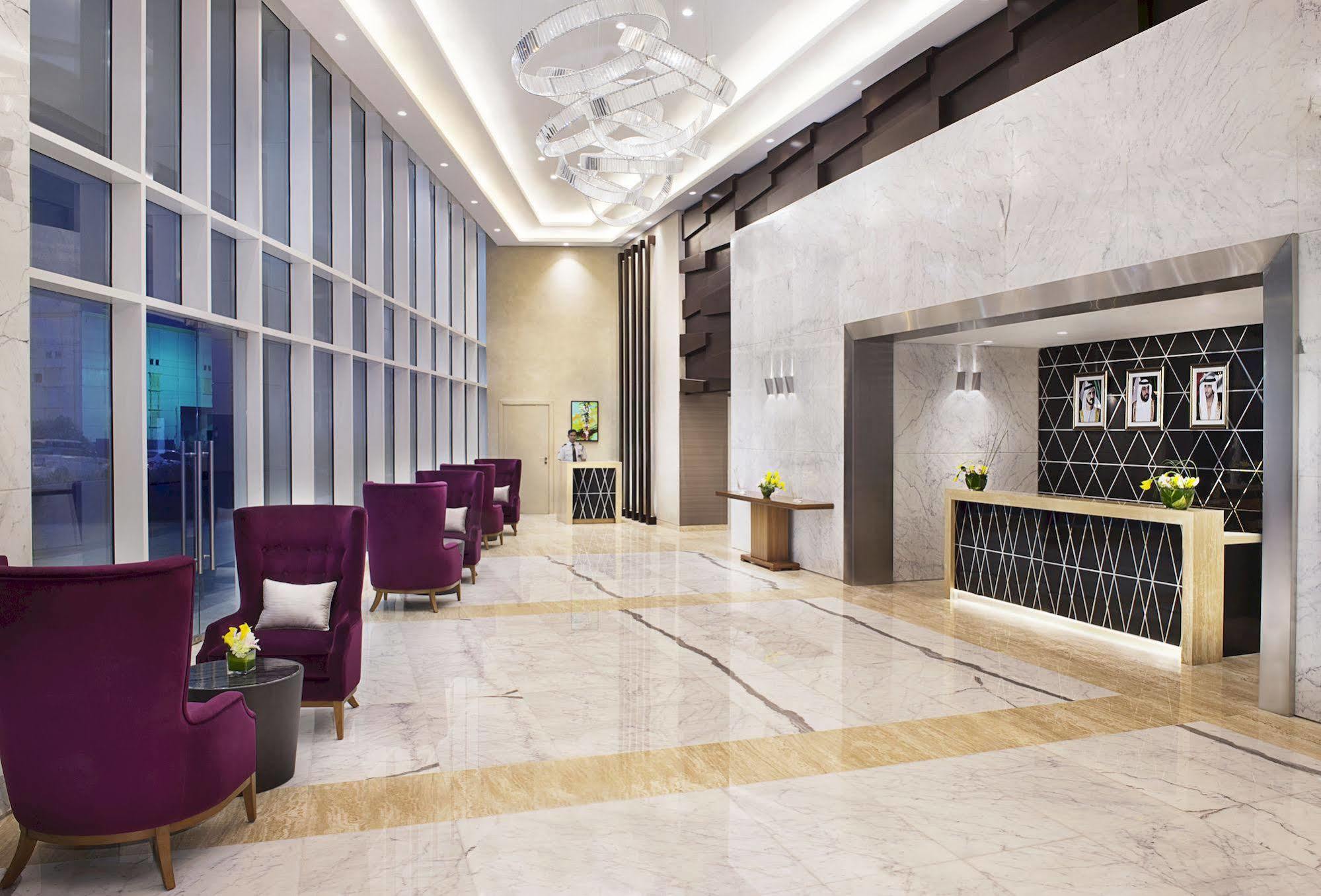 Damac Maison The Vogue Dubái Exterior foto Lobby